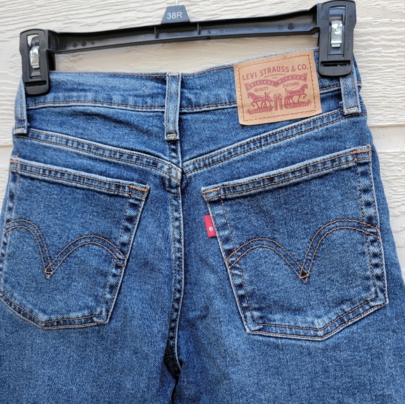 Levi's wedgie straight women's jeans size 25 color blue used excellent Condition - Picture 8 of 11